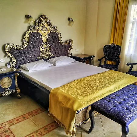 Uzun Otel Ayvalı